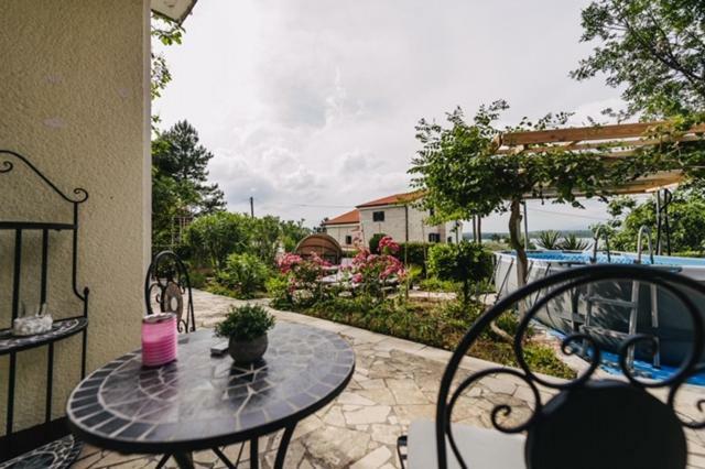 Villa Sarah Klimno Luaran gambar