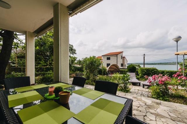 Villa Sarah Klimno Luaran gambar